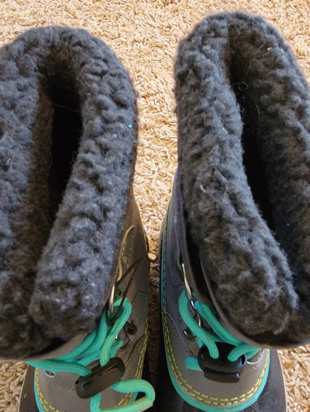 Sorel Yoot Pac Grey, Aqua and Black Kids/Youth Snow Boots! Size US 3